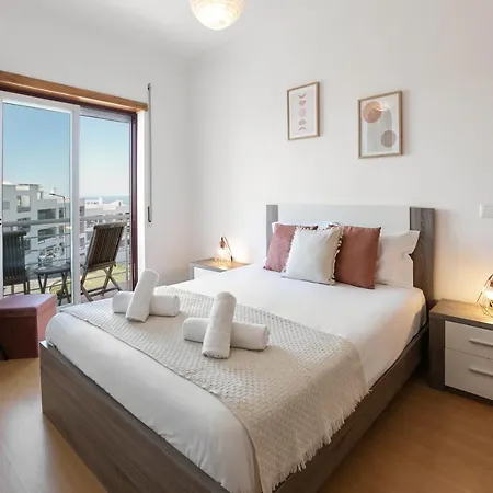 Hill Apartment *