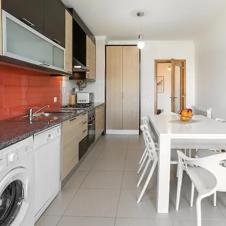 Hill Apartment *
